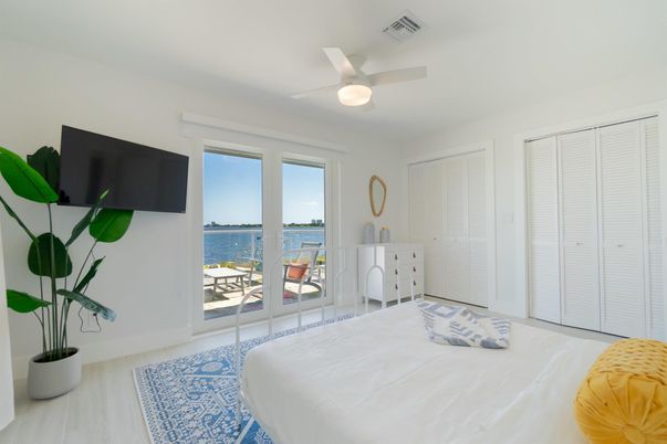 Bedroom, Interior, Water