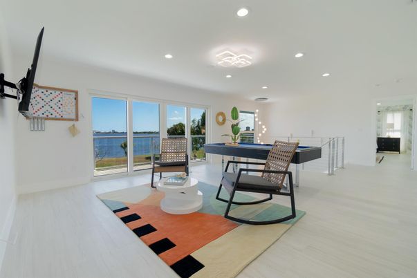 Game Room, Interior, Living room, Recessed Lighting, Water