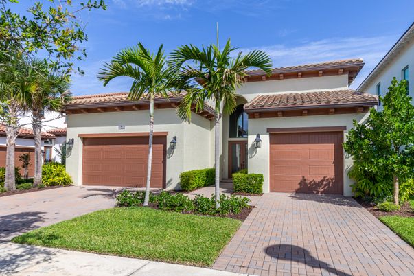 Attached, Exterior, Facade, Mediterranean