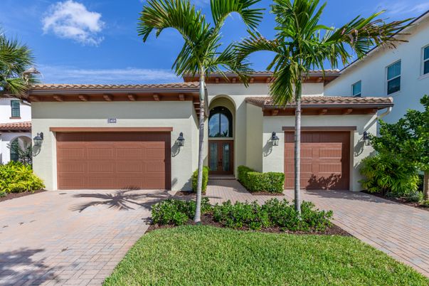 Attached, Exterior, Facade, Spanish Mediterranean
