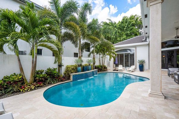 Exterior, Pool