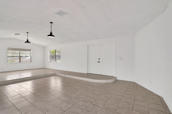 Empty room, Interior, Pendant Lights