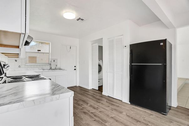 Interior, Kitchen, Washer, Wood Texture Flooring