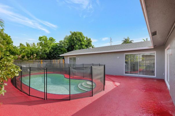 Exterior, Pool