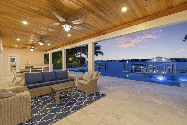 Exterior, Living room, Marble, Recessed Lighting, Water