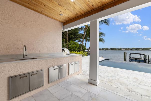 Exterior, Pool, Water