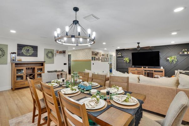 Chandelier, Dining room, Interior, Living room, Recessed Lighting, Wood Texture Flooring