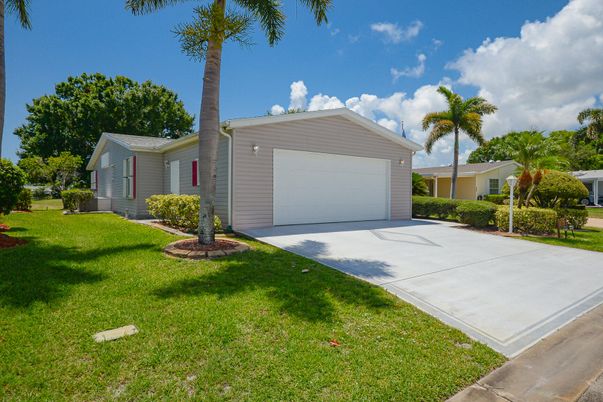 Backyard, Detached Garage, Exterior