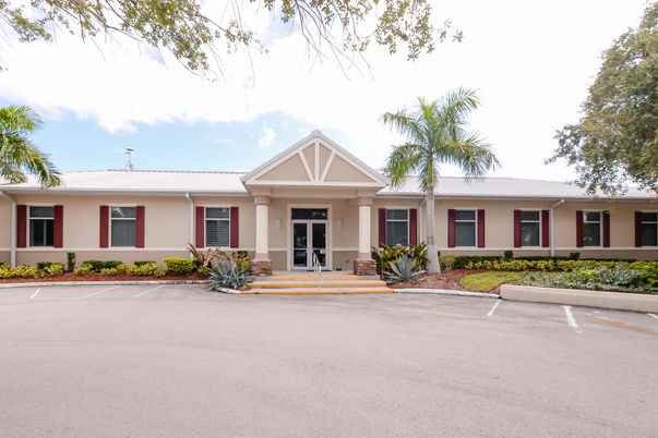 Exterior, Facade, Ranch