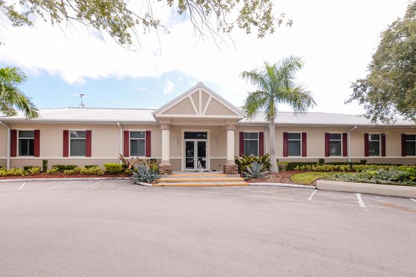 Exterior, Facade, Ranch