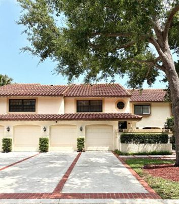 Attached, Exterior, Facade, Mediterranean