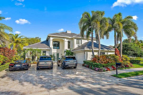 Attached, Exterior, Facade, Mediterranean