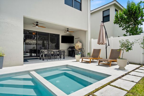Exterior, Pool