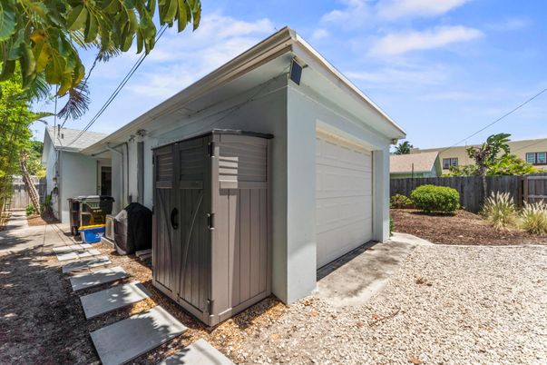 Detached Garage, Exterior