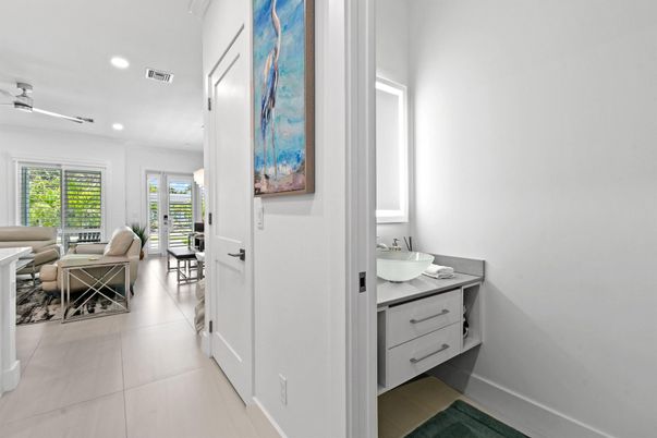 Bathroom, Interior, Living room, Recessed Lighting