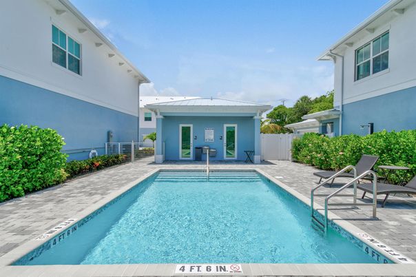 Exterior, Pool