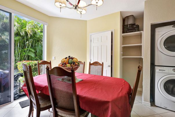Chandelier, Dining room, Interior, Washer