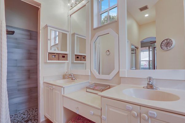 Bathroom, Dual Sink Vanities, Interior, Recessed Lighting