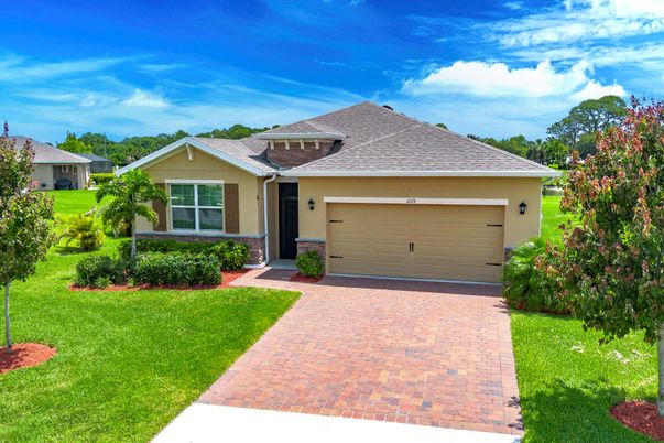 Attached, Exterior, Facade, Ranch