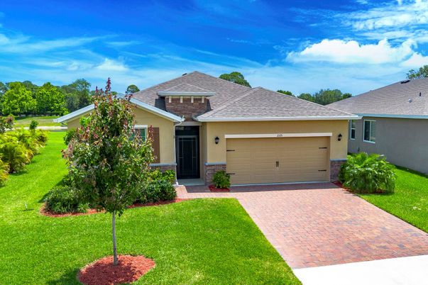 Attached, Exterior, Facade, Ranch