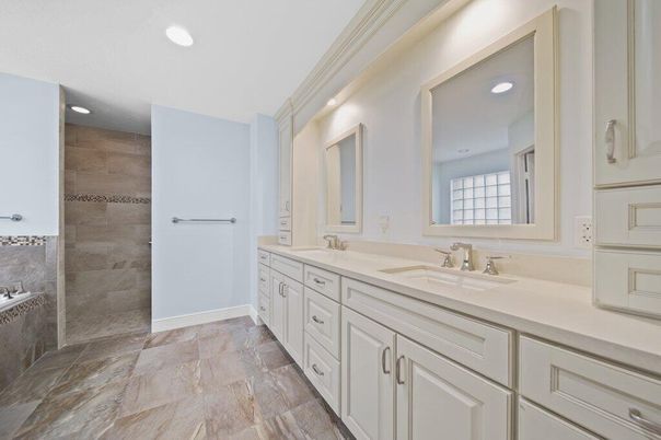 Bathroom, Dual Sink Vanities, Interior, Recessed Lighting