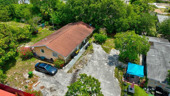 Exterior, Drone