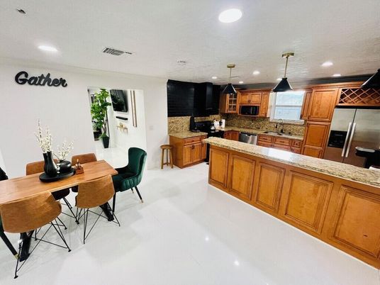 Dining room, Interior, Kitchen, Pendant Lights, Recessed Lighting, Stainless Steel Appliances
