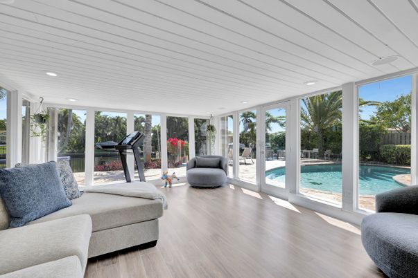 Fitness Equipment, Interior, Living room, Recessed Lighting, Sun Room, Wood Texture Flooring