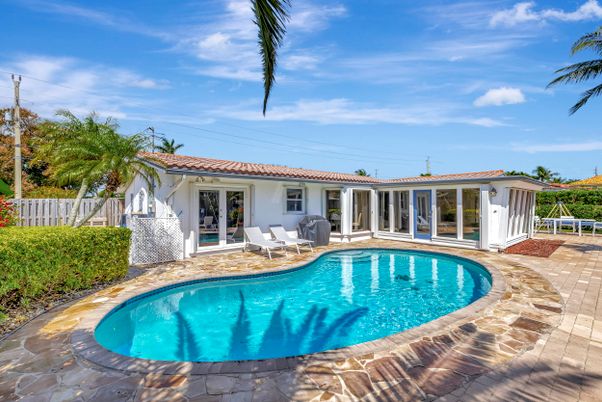 Exterior, Pool