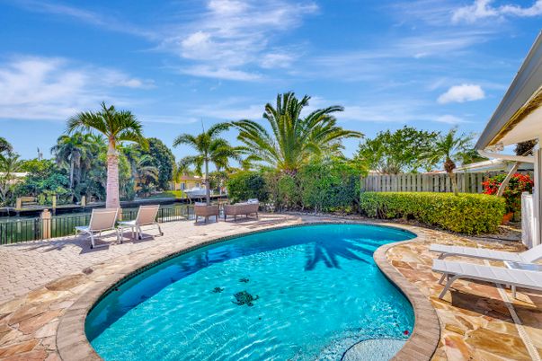 Exterior, Pool