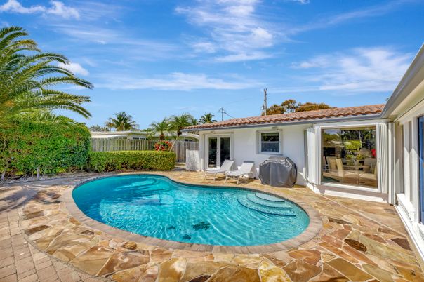 Exterior, Pool