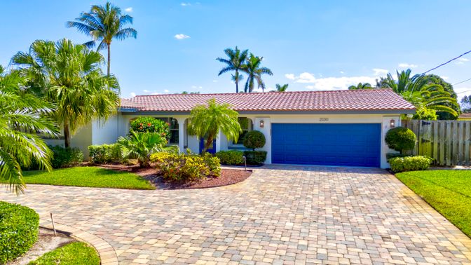 Attached, Exterior, Facade, Spanish Mediterranean