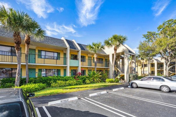 Exterior, Facade, Condo Building