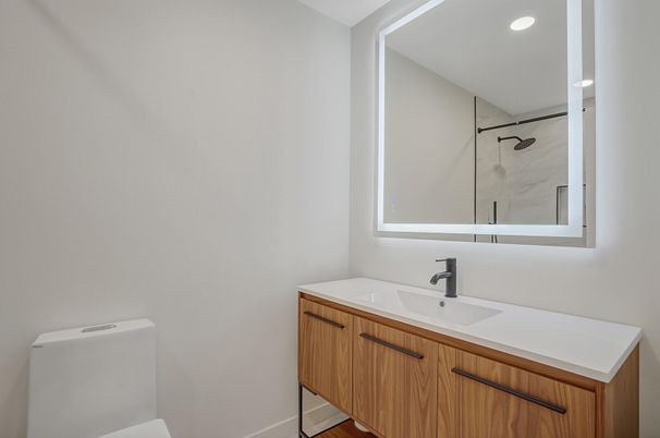 Bathroom, Interior, Recessed Lighting