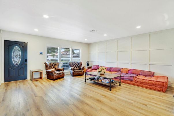 Interior, Living room, Recessed Lighting, Wood Texture Flooring