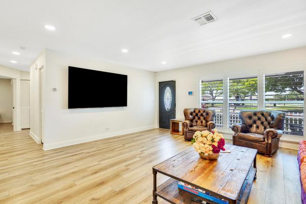 Interior, Living room, Recessed Lighting, Wood Texture Flooring