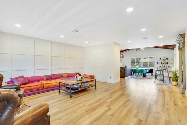 Interior, Living room, Recessed Lighting, Wood Texture Flooring