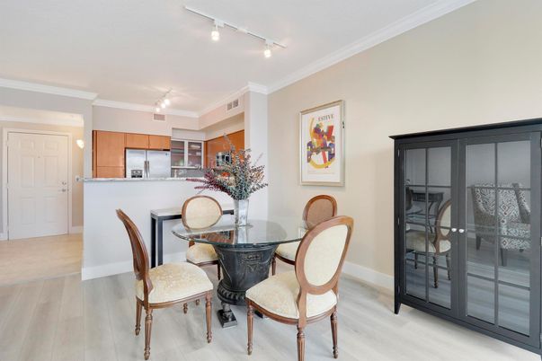Dining room, Interior, Kitchen, Stainless Steel Appliances, Wood Texture Flooring