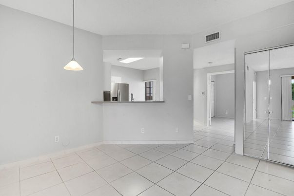 Empty room, Interior, Pendant Lights