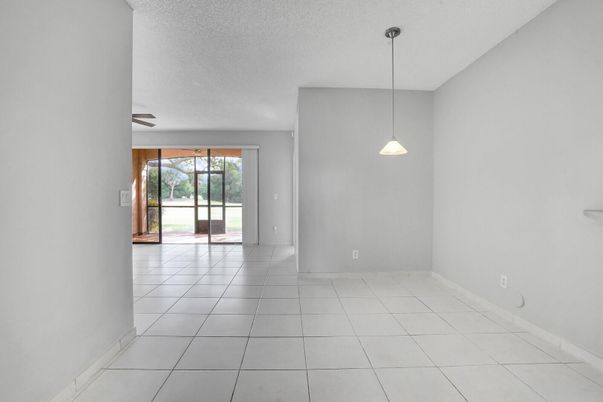 Empty room, Interior, Pendant Lights