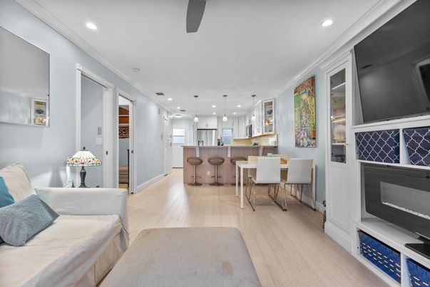 Dining room, Interior, Kitchen, Pendant Lights, Recessed Lighting, Wood Texture Flooring
