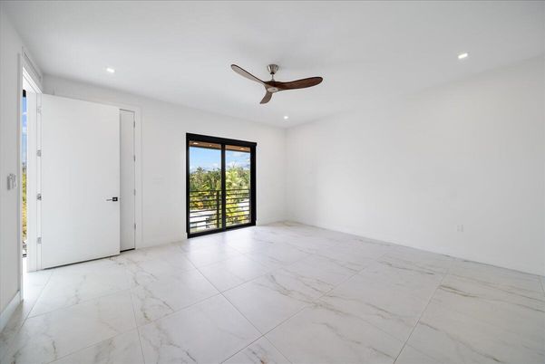 Empty room, Interior, Marble, Recessed Lighting