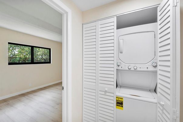 Interior, Utility Closets, Washer, Wood Texture Flooring