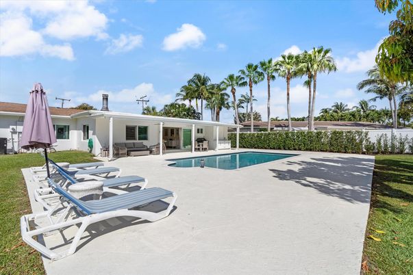 Exterior, Pool