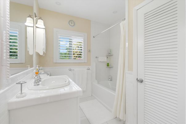 Bathroom, Interior, Tile Countertops
