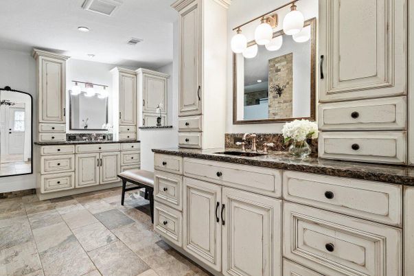 Bathroom, Dual Sink Vanities, Interior, Recessed Lighting