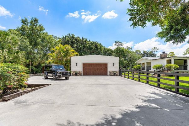 Detached Garage, Exterior