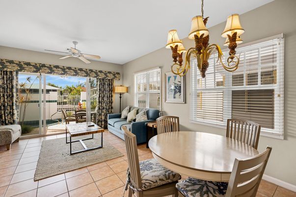 Chandelier, Dining room, Interior, Living room