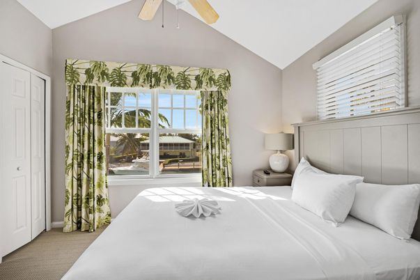 Bedroom, Interior, Water