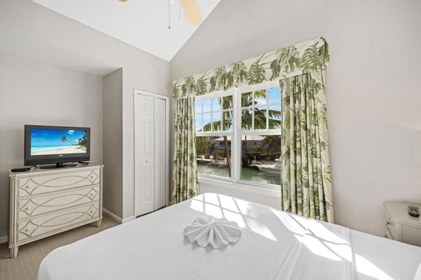Bedroom, Interior, Water